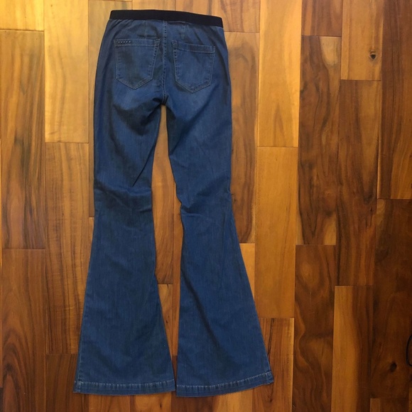 BlankNYC Pull On Flared Leg Jeans Size 24 x 34 - Picture 2 of 7